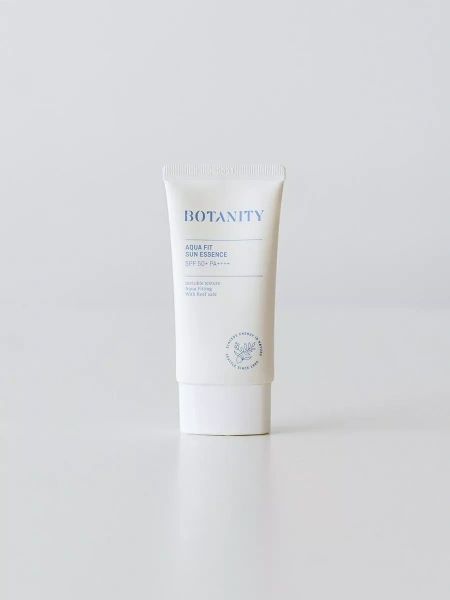Botanity Aqua Fit Sun Essence SPF50+ PA++++  Влагонепроницаемая солнцезащитная эссенция